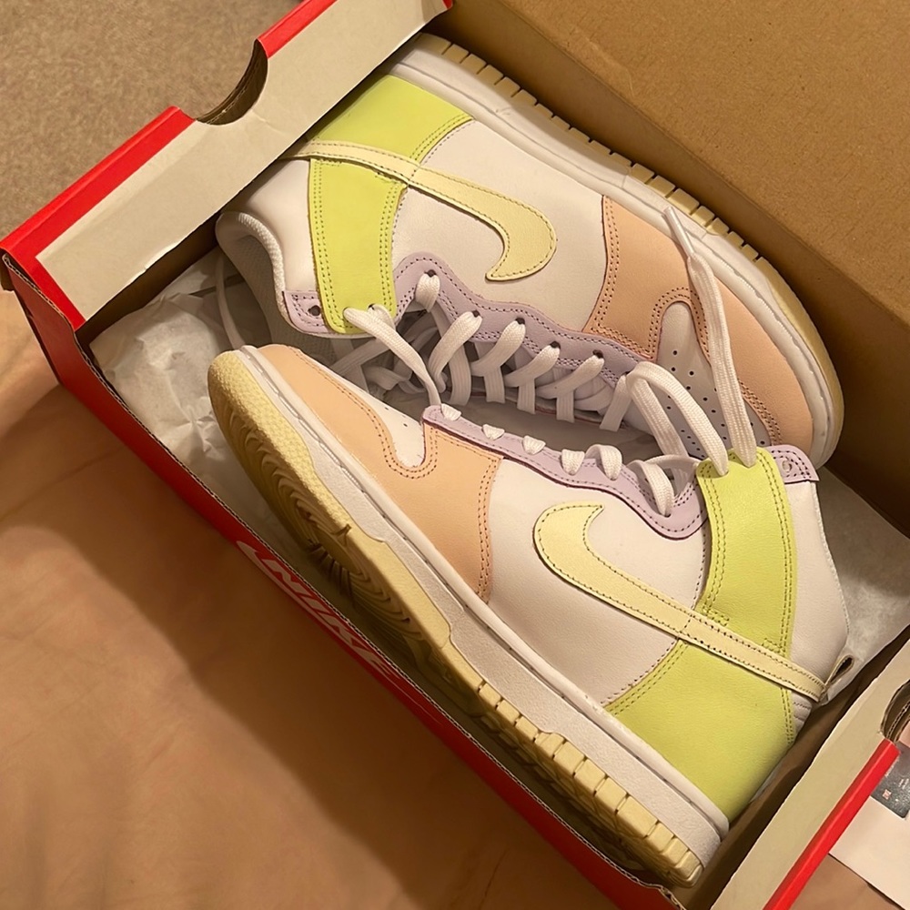 New Nike Dunk high in pastel colors.